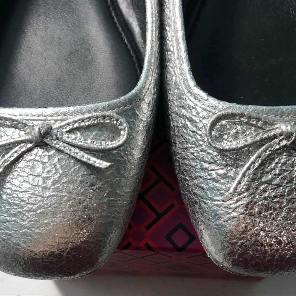 Tory Burch Women’s Laila Leather Silver Ballet Flats Size 8